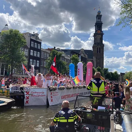 Charming With Free Parking Bed and Breakfast *