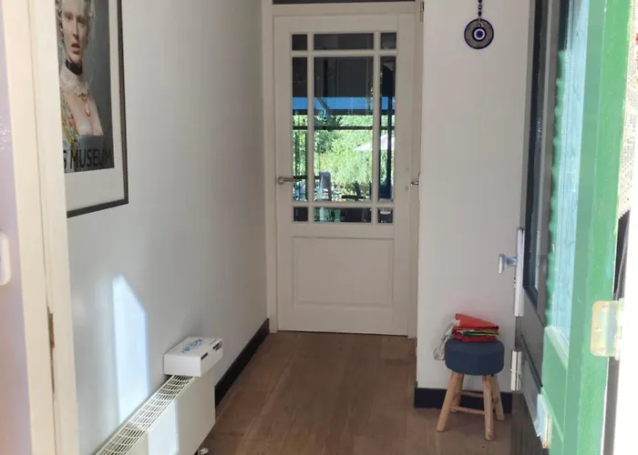 Charming With Free Parking